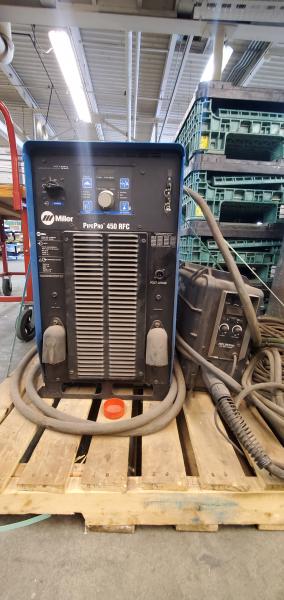 Used Miller PipePro 450 RFC with Miller PipePro 12RC Suitcase wire feeder. Unknown Working condition - Image 2