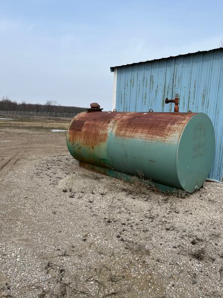 ~1000 gallon steel tank- (St. Clair Compressor)