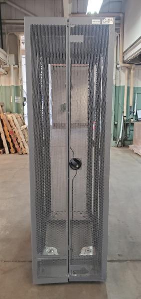 HP Server Cabinet- 23"x48". Empty, No Side Panels. No Keys - Image 2
