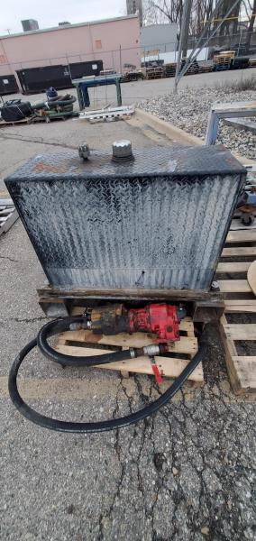 Hydraulic Pump and Reservoir - Image 1
