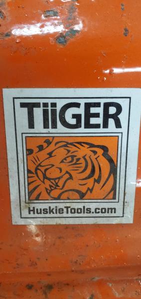 Tiiger Hydraulic Pole Puller with Extra Parts. - Image 2