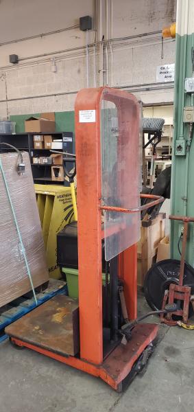 PRESTO Hydraulic Lift Truck- M-152-1. (151622). - Image 1
