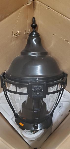 Lot of 4 65W GE Avery Post Top LED Fixtures.