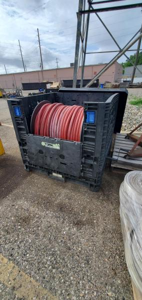 Industrial Manual Hose Reel in enclosure with Hose. - Image 2