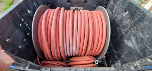 Industrial Manual Hose Reel in enclosure with Hose. - Image 3