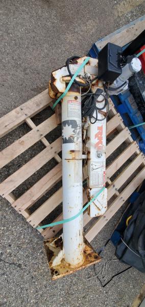 Used RKI 2000-3-5 manual rotation, manual boom elevation, and manual boom extension crane. - Image 1