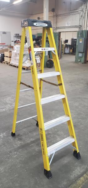 Werner 6-foot fiberglass step ladder, model 6106 (Mk 7). E - Image 1