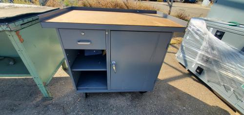 Mixed Lot- Lockers, Work Benches, Shelving, Carts- - Image 9