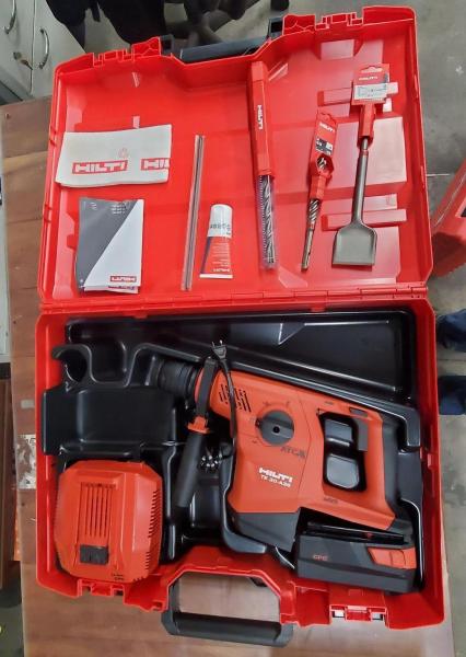 HILTI TE 30-A36- With Case, Charger, Battery, and accessories.