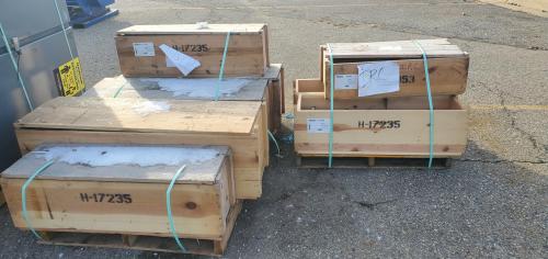 Mueller Co. Municipal utility surplus lot featuring gas and water line-stopping equipment, flanged gate valves, and side-out valves, multi-pallet lot, mixed new and used, - Image 2