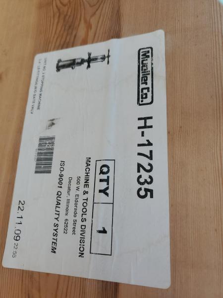 Mueller Co. Municipal utility surplus lot featuring gas and water line-stopping equipment, flanged gate valves, and side-out valves, multi-pallet lot, mixed new and used, - Image 16