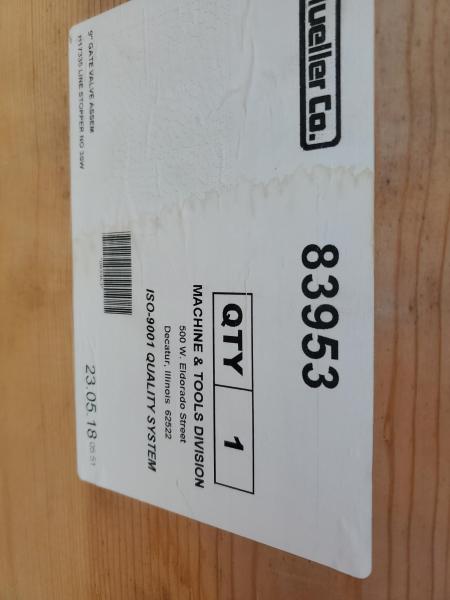 Mueller Co. Municipal utility surplus lot featuring gas and water line-stopping equipment, flanged gate valves, and side-out valves, multi-pallet lot, mixed new and used, - Image 17