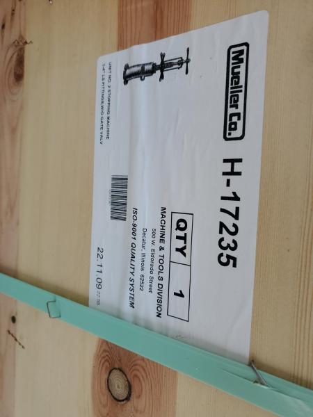 Mueller Co. Municipal utility surplus lot featuring gas and water line-stopping equipment, flanged gate valves, and side-out valves, multi-pallet lot, mixed new and used, - Image 18