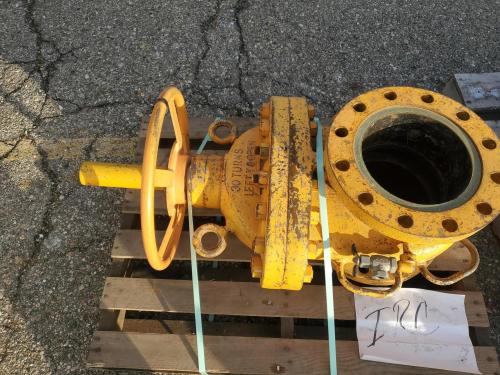 Mueller Co. Municipal utility surplus lot featuring gas and water line-stopping equipment, flanged gate valves, and side-out valves, multi-pallet lot, mixed new and used, - Image 6