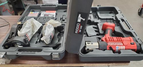 RIDGID RP 340 32kN press tool with MegaPress standard jaws. Includes 1/2", 3/4", 1-1/4", and 1-1/2" jaws. - Image 1