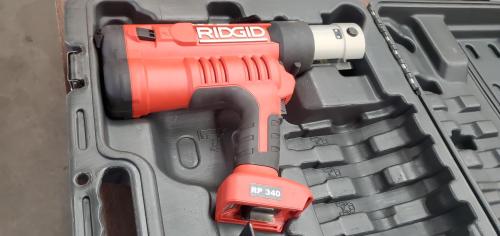 RIDGID RP 340 32kN press tool with MegaPress standard jaws. Includes 1/2", 3/4", 1-1/4", and 1-1/2" jaws. - Image 2