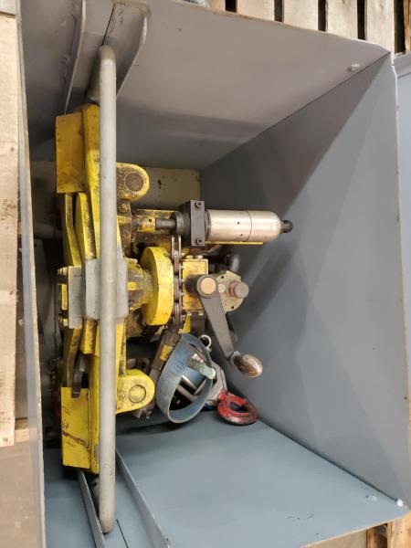 Portable metal gas pipe cutting/beveling saw with mounting frame and pneumatic feed cylinder, - Image 2