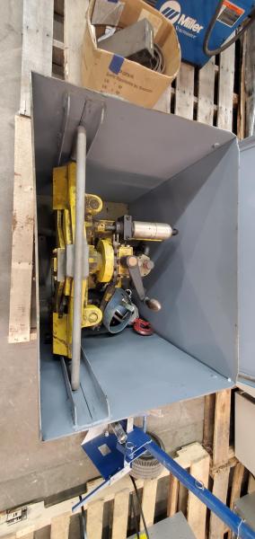 Portable metal gas pipe cutting/beveling saw with mounting frame and pneumatic feed cylinder, - Image 5