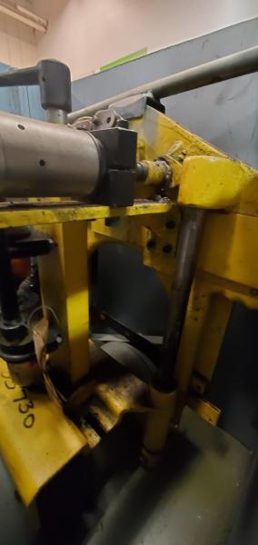 Portable metal gas pipe cutting/beveling saw with mounting frame and pneumatic feed cylinder, - Image 6