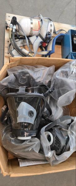 Lot of industrial safety equipment &ndash; BW GasAlertMax XT II gas detectors w/ multi-charger, respirators, air tank harness & test instruments - Image 2