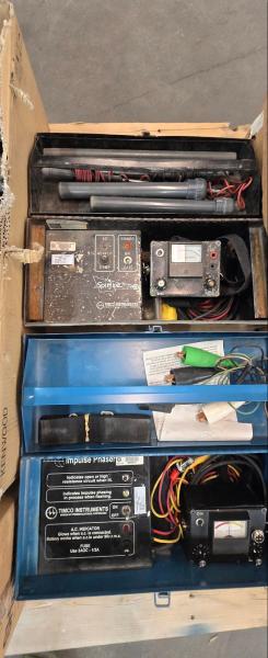 Lot of industrial safety equipment &ndash; BW GasAlertMax XT II gas detectors w/ multi-charger, respirators, air tank harness & test instruments - Image 3