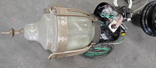 Lot of 2 GE Evolve LED Post Top Street Lights- 1x 40W, 1x 83W- Both are 120&ndash;277V &ndash; (1 Complete w/ Globe, 1 No Globe)- - Image 2