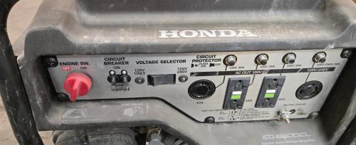 Honda EG6500CL Gas Generator- - Image 1