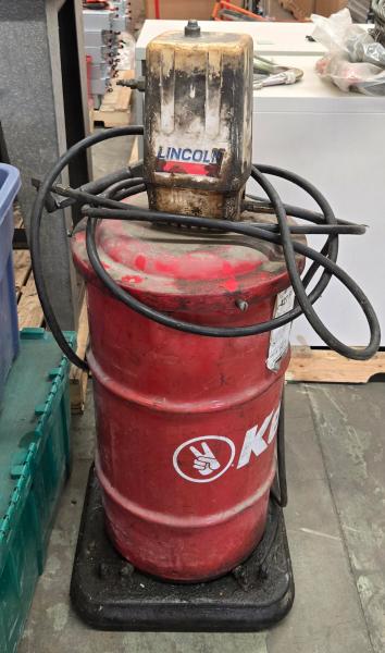 Lincoln Pneumatic Grease Pump System on Drum with Hose and Dispensing Gun- Not Empty- - Image 2