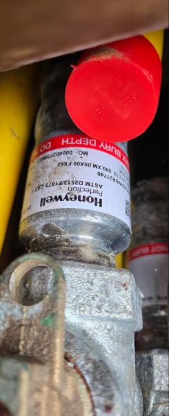 Bulk lot of polyethylene gas line materials including PolyValve valves, Performance Pipe fittings, risers, and assorted components, surplus. - Image 5