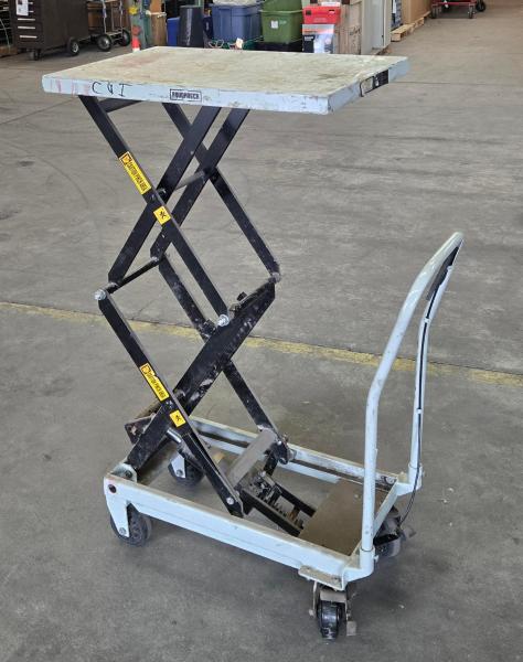Roughneck Hydraulic Lift Table Cart, 500 lb Capacity- Has 1 Bad Caster - Image 2