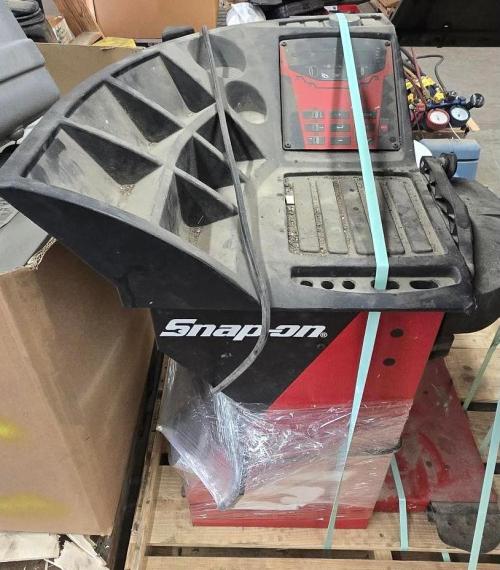 SNAP-ON Wheel Balancer, Model #EEWB331A. - Image 1