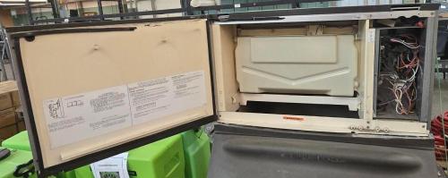 Manitowoc Commercial Ice Machine w/ B400 Bin &ndash; 208-230V. Untested. Missing Small Front Panel- - Image 6