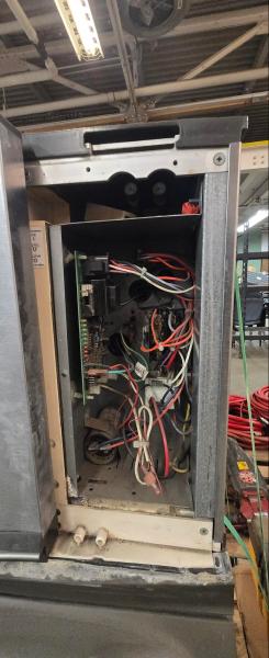 Manitowoc Commercial Ice Machine w/ B400 Bin &ndash; 208-230V. Untested. Missing Small Front Panel- - Image 7