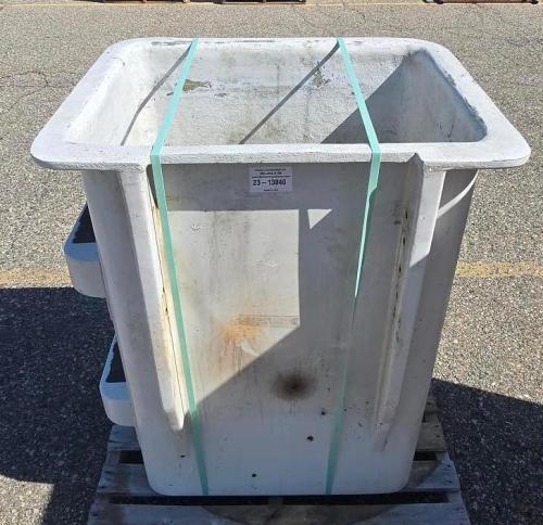 Used Utility Truck Bucket- 28.5 - Image 1
