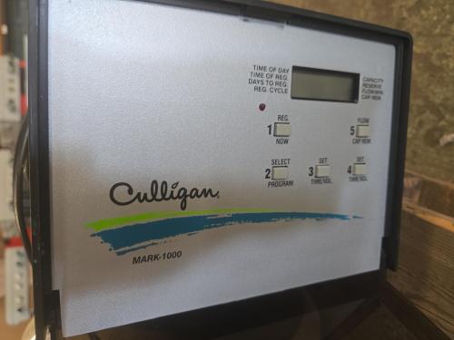 Culligan Mark 1000 water softener unit- - Image 2