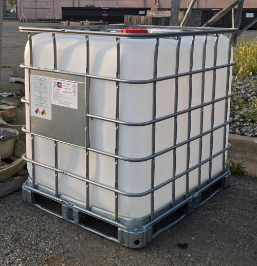 Sch&uuml;tz 275-Gallon IBC Tote / Intermediate Bulk Container &ndash; Empty &ndash; Steel Cage &ndash; Plastic Tank  - Image 2
