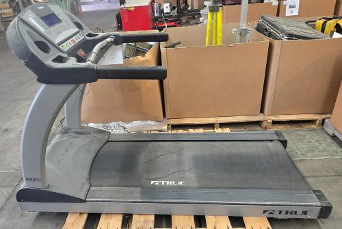 TRUE Fitness PS900 Commercial Treadmill &ndash; Powers on and Functions- - Image 3