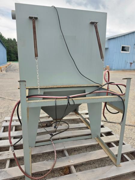 Trin-Mac MAC-BLAST Sandblasting Cabinet - Image 3