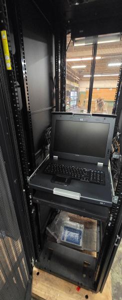 HP 42U Server Rack Cabinet w/ Integrated Console, Light & Accessories &ndash; 24 - Image 3