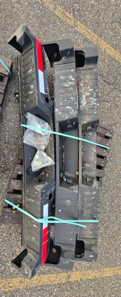 Mixed lot of used pickup truck body parts, consisting of three tailgates and three rear bumpers.  - Image 5
