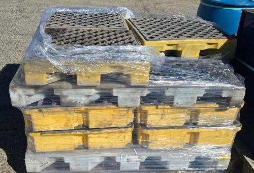 Lot of 9 Poly Spill Containment Platforms &ndash; Assorted Sizes  - Image 2