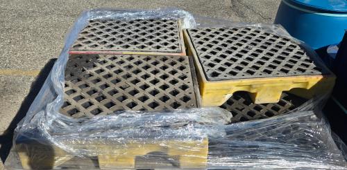 Lot of 9 Poly Spill Containment Platforms &ndash; Assorted Sizes  - Image 3
