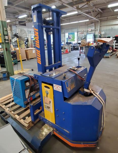 Blue Giant Electric Pallet Jack- 2000lb Cap. Working Condition-