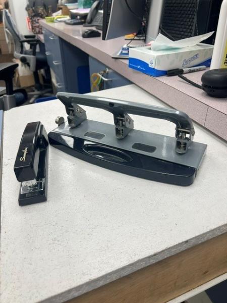 Swingline stapler / 3-hole punch - lot