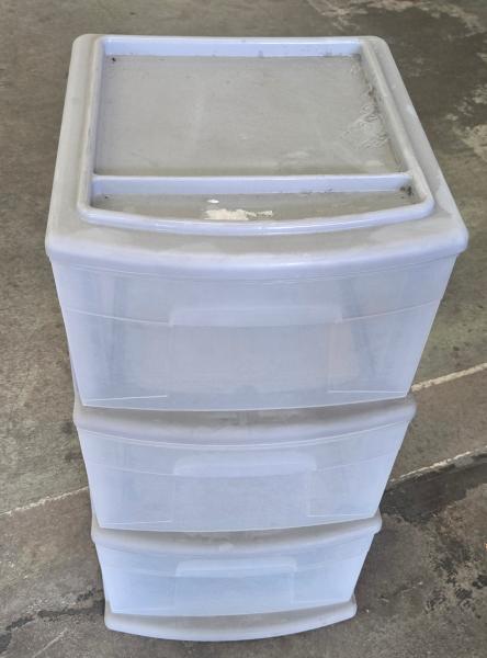 3-drawer plastic storage tote